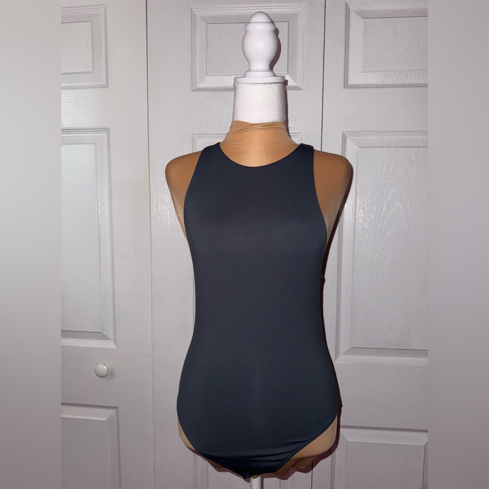 Aritzia Babaton 90s Contour Bodysuit‎ NWOT Medium Gray